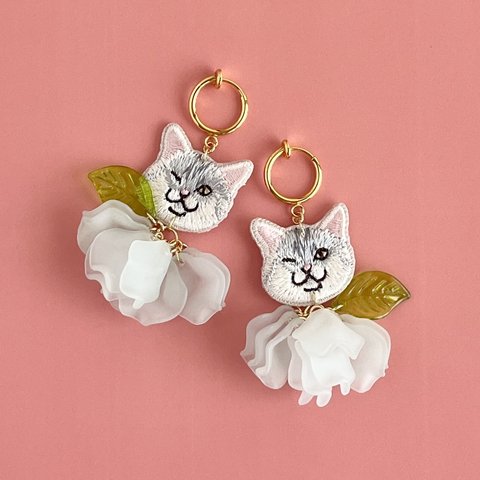 ★Kitty by maltamarie ウインクするネコ・せいの耳飾り(ピアス/イヤリング)