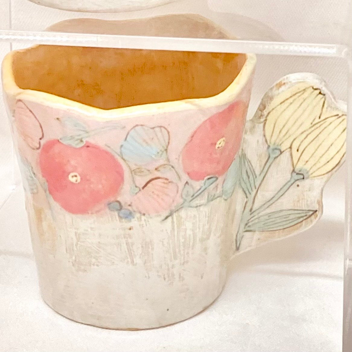 the cozy nook 長方形.取っ手が花のマグカップ