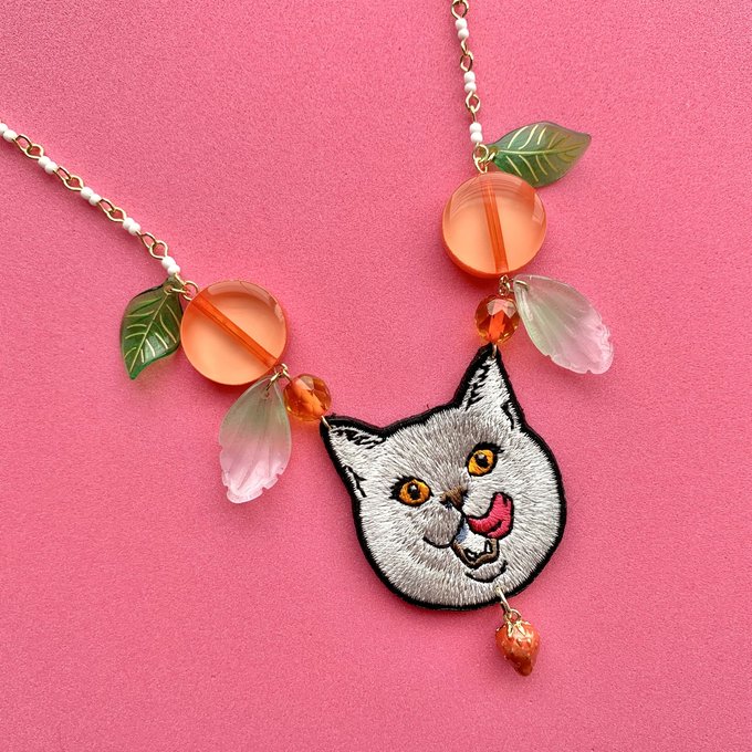★Kitty by maltamarie 食いしん坊なネコ・LEOの首飾り