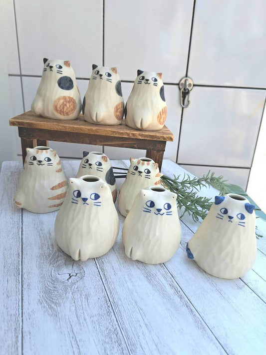 AKANE's Pottery ねこの一輪挿し (中サイズ)