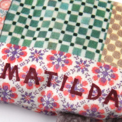 ごきげんようマチルダさん ダイカットポーチ【全2色】