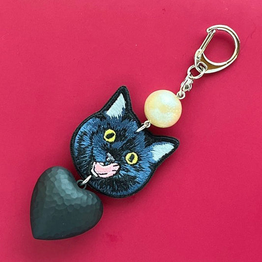 ★Kitty by maltamarie  食いしん坊なネコ・チビ太のキーホルダー