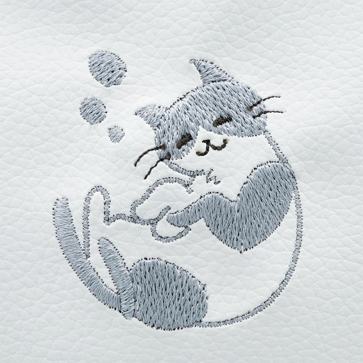 おふとんからでないねこ。 ぐっすりにゃんこの刺繍バネロポーチ【全3色】