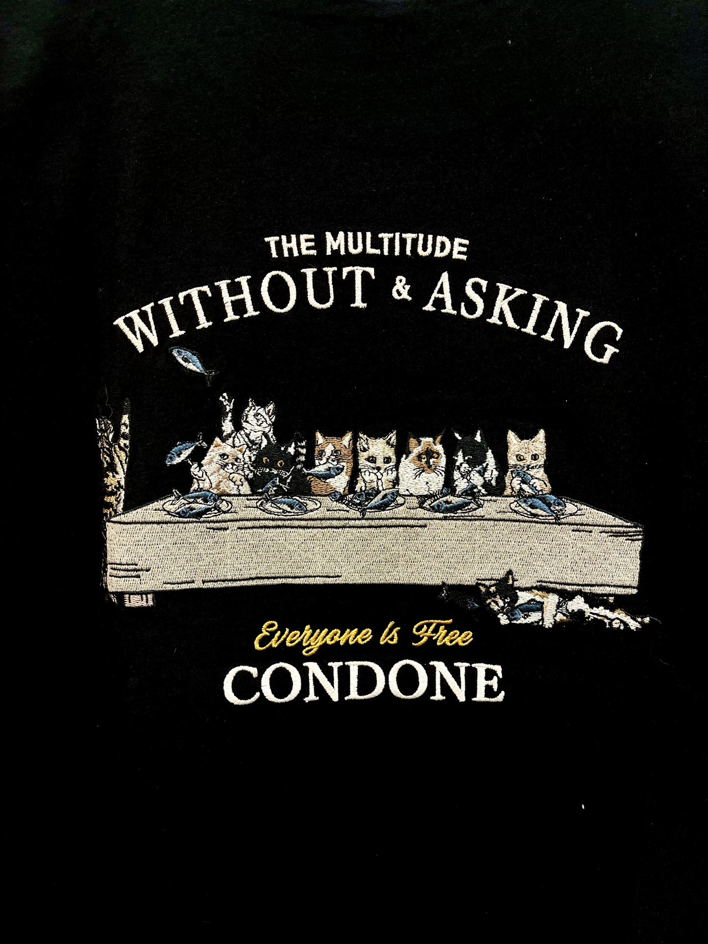 晩餐ネコ刺繍　Tシャツ
