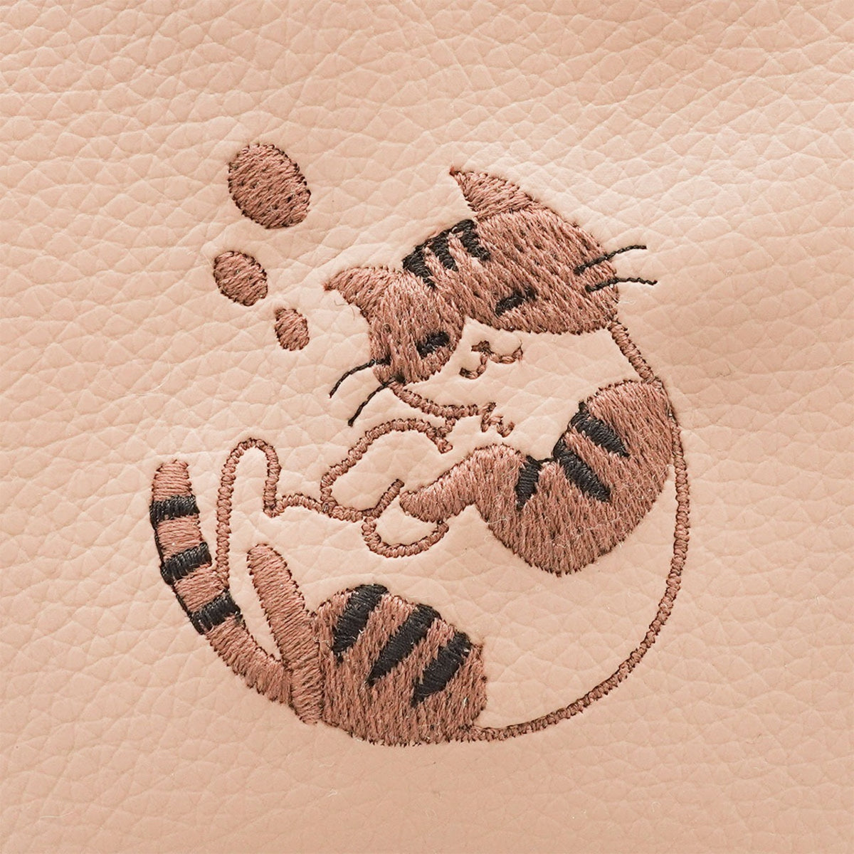 おふとんからでないねこ。 ぐっすりにゃんこの刺繍バネロポーチ【全3色】