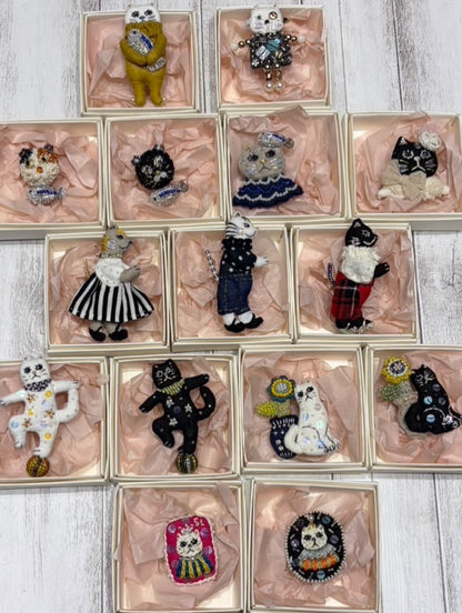 carino karinブローチ