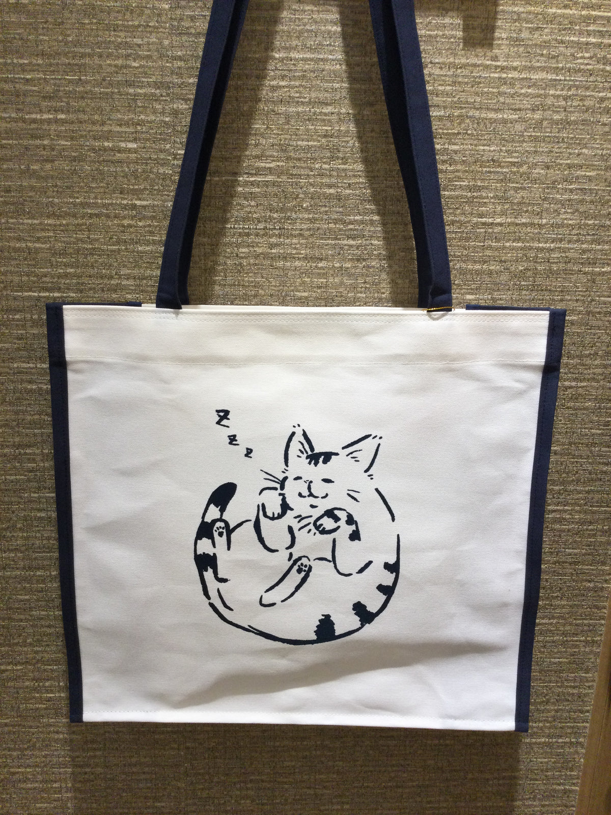 おふとんからでないねこ。 ゴロンと丸まるにゃんこのマチ付き帆布トート【全3色】