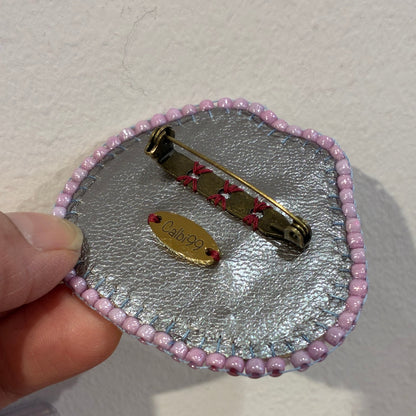 calbi99 ブローチ