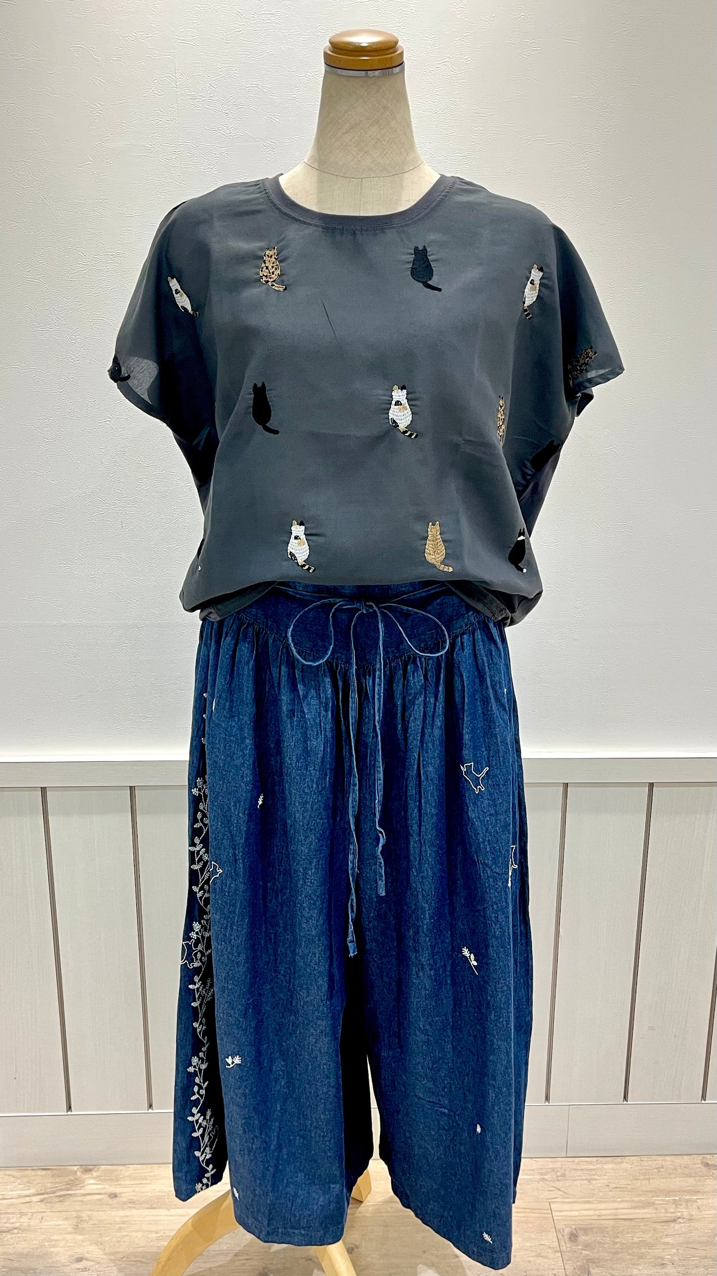 刺繍プルオーバー