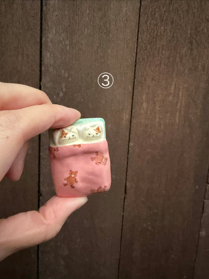 なすみどり　箸置き　お布団猫
