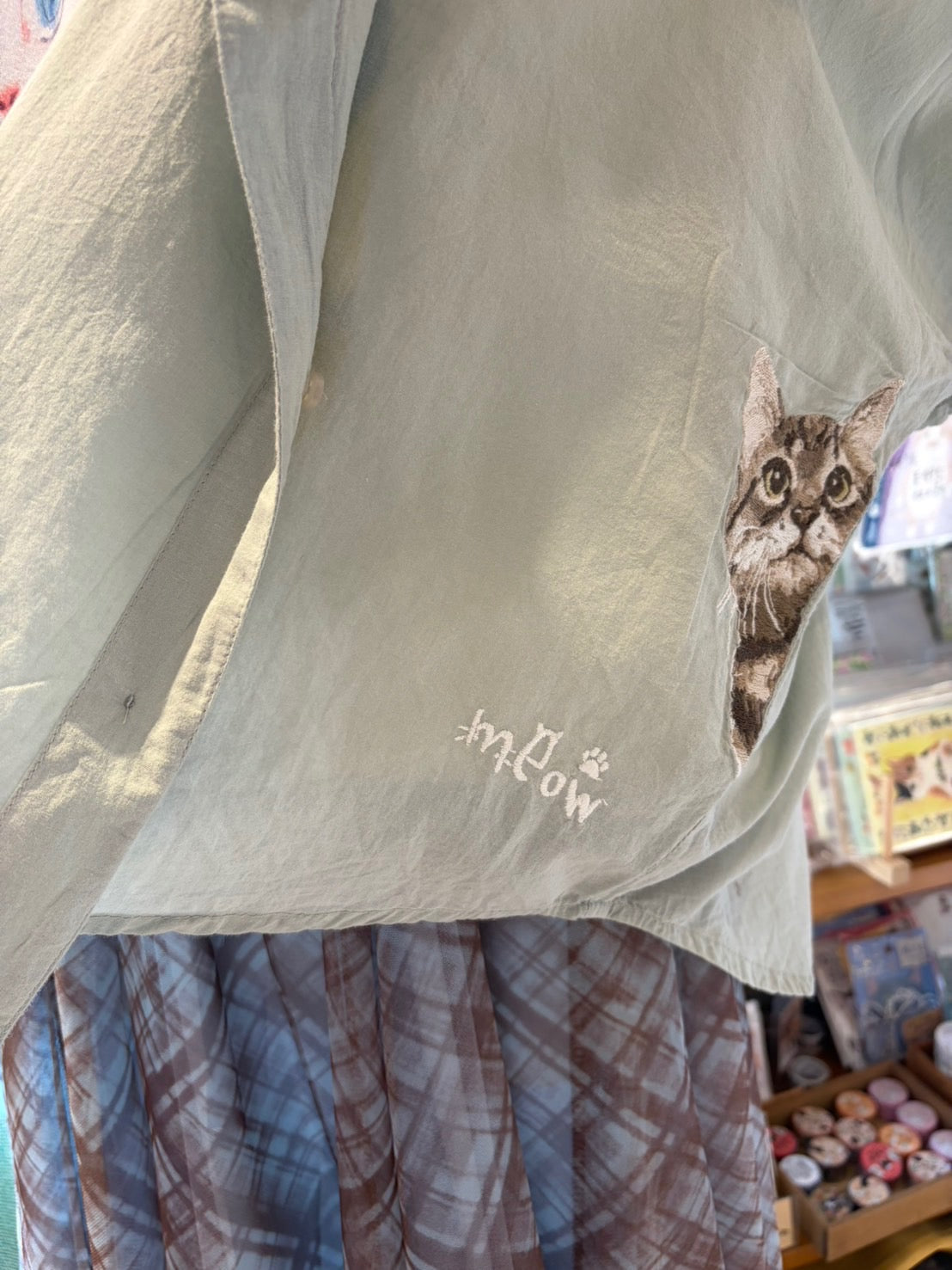 【8/中旬入荷！ご予約品】ねこ刺繍ワイドブラウス