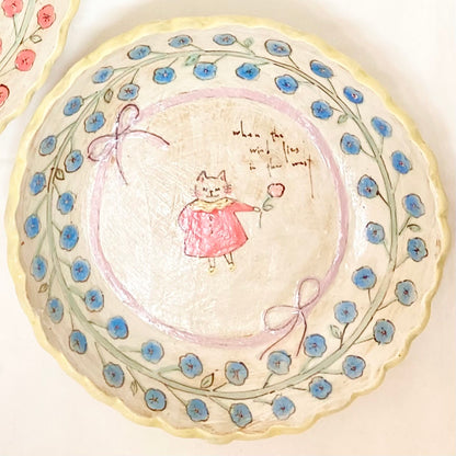 the cozy nook 小花柄 真ん中猫モチーフの皿