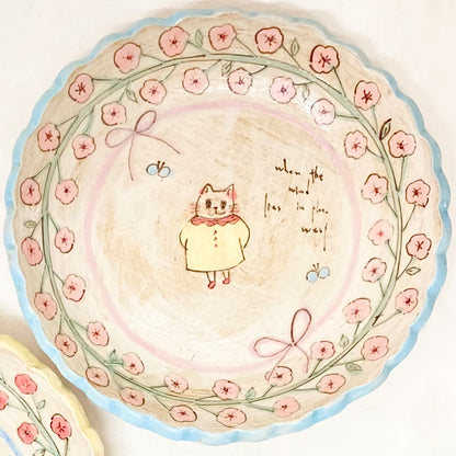 the cozy nook 小花柄 真ん中猫モチーフの皿