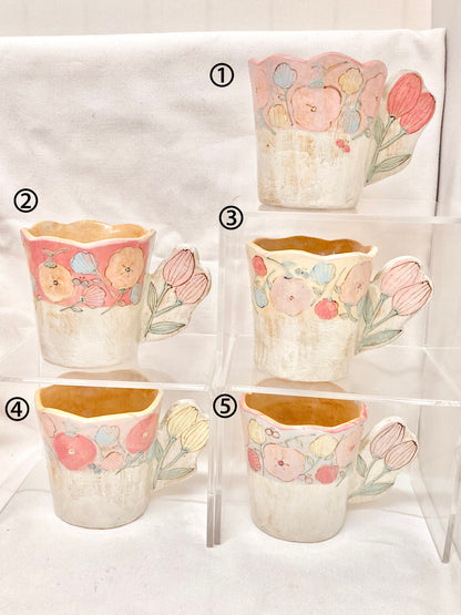 the cozy nook 長方形．取っ手が花のマグカップ