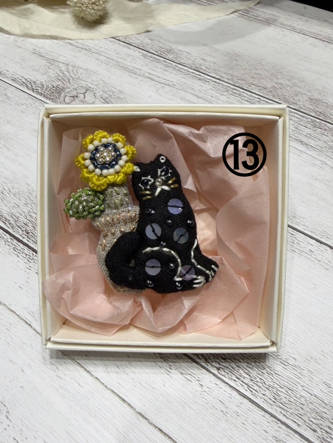 carino karinブローチ