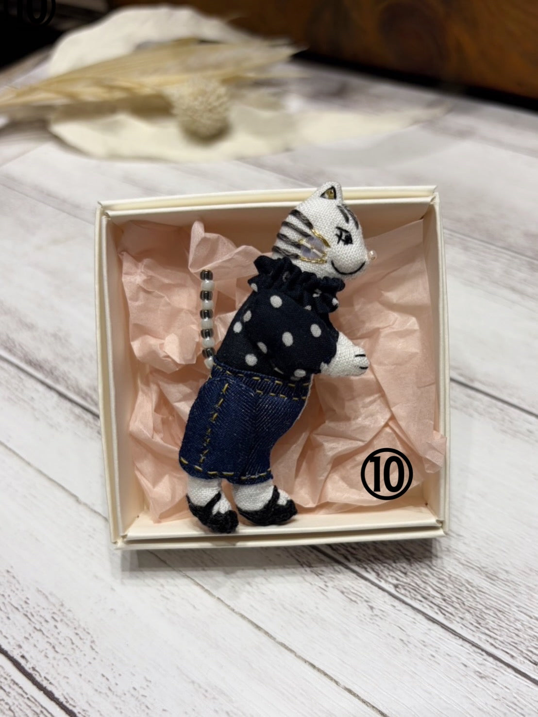 carino karinブローチ