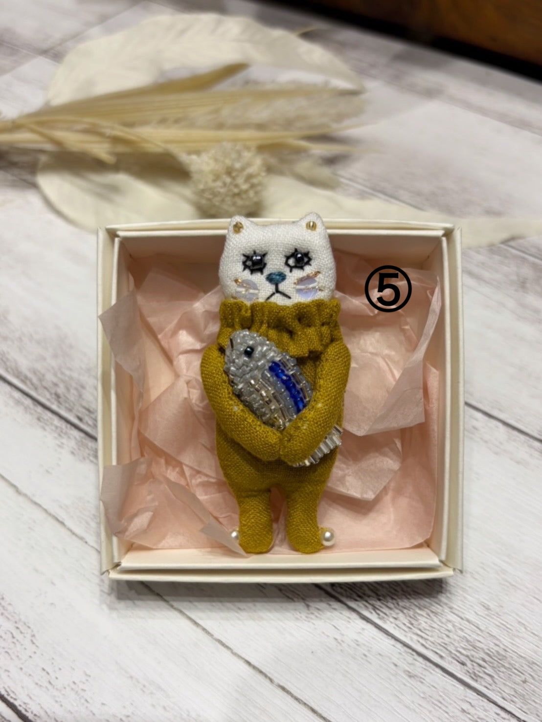 carino karinブローチ