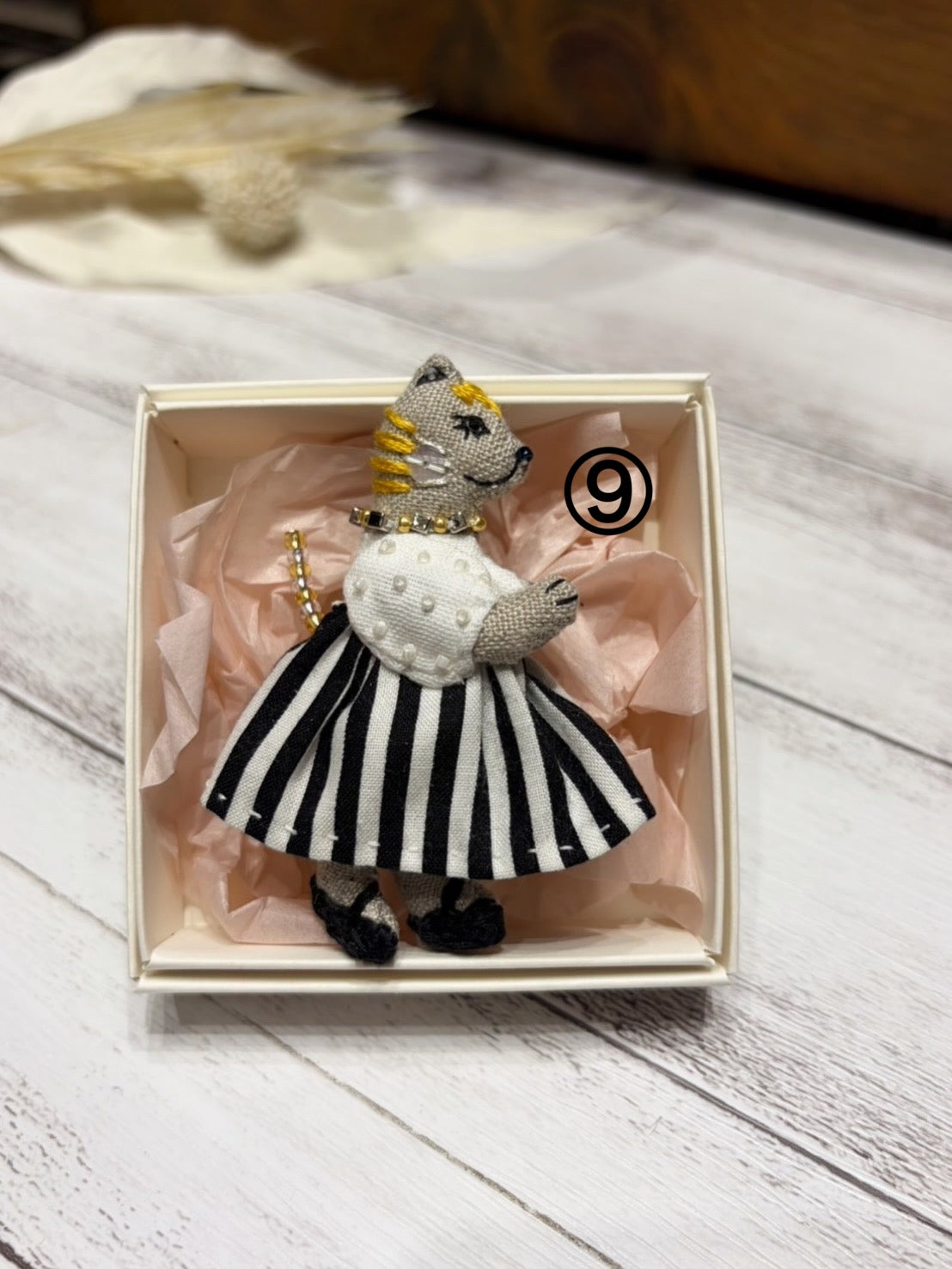 carino karinブローチ