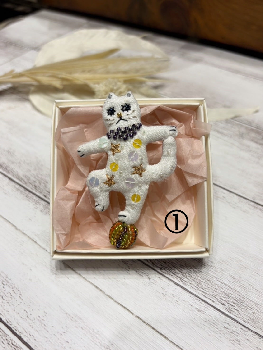 carino karinブローチ