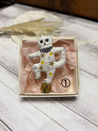 carino karinブローチ