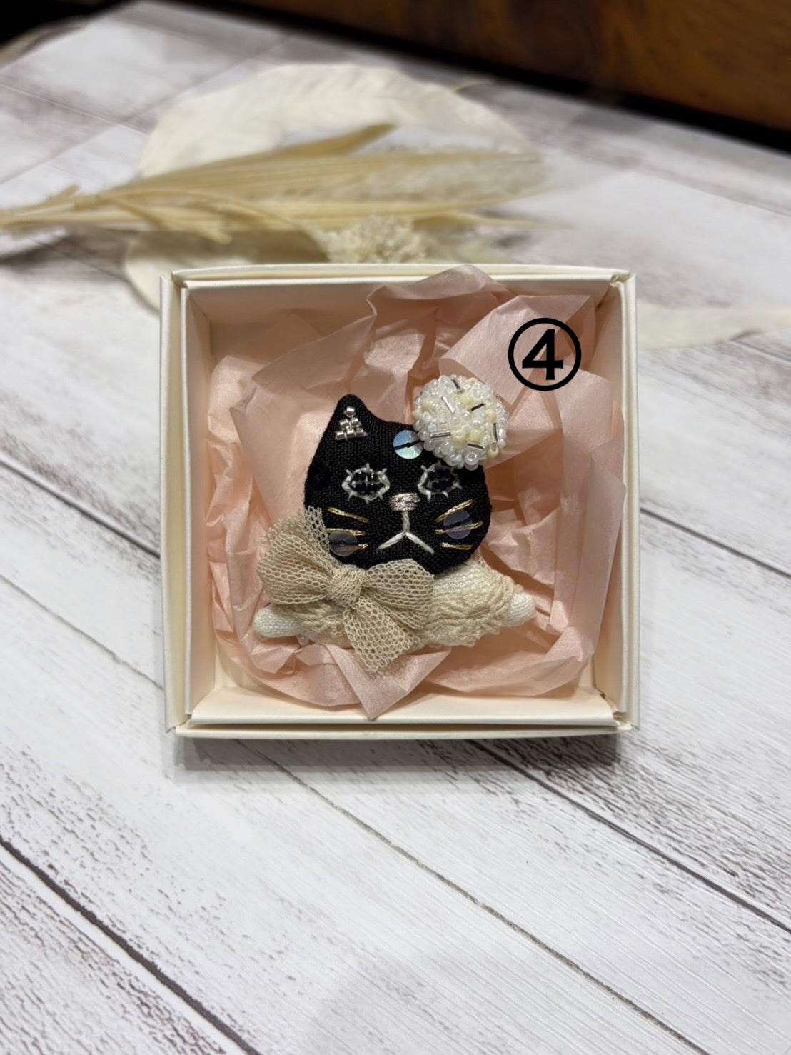 carino karinブローチ