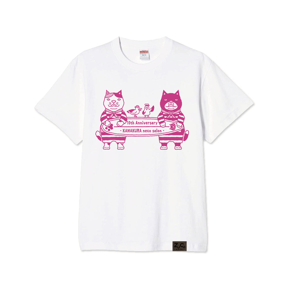 10周年限定！　鎌倉ねこサロン×ZUCO ASOBI  サーフィン ネコおっさんのTシャツ（ホワイト）