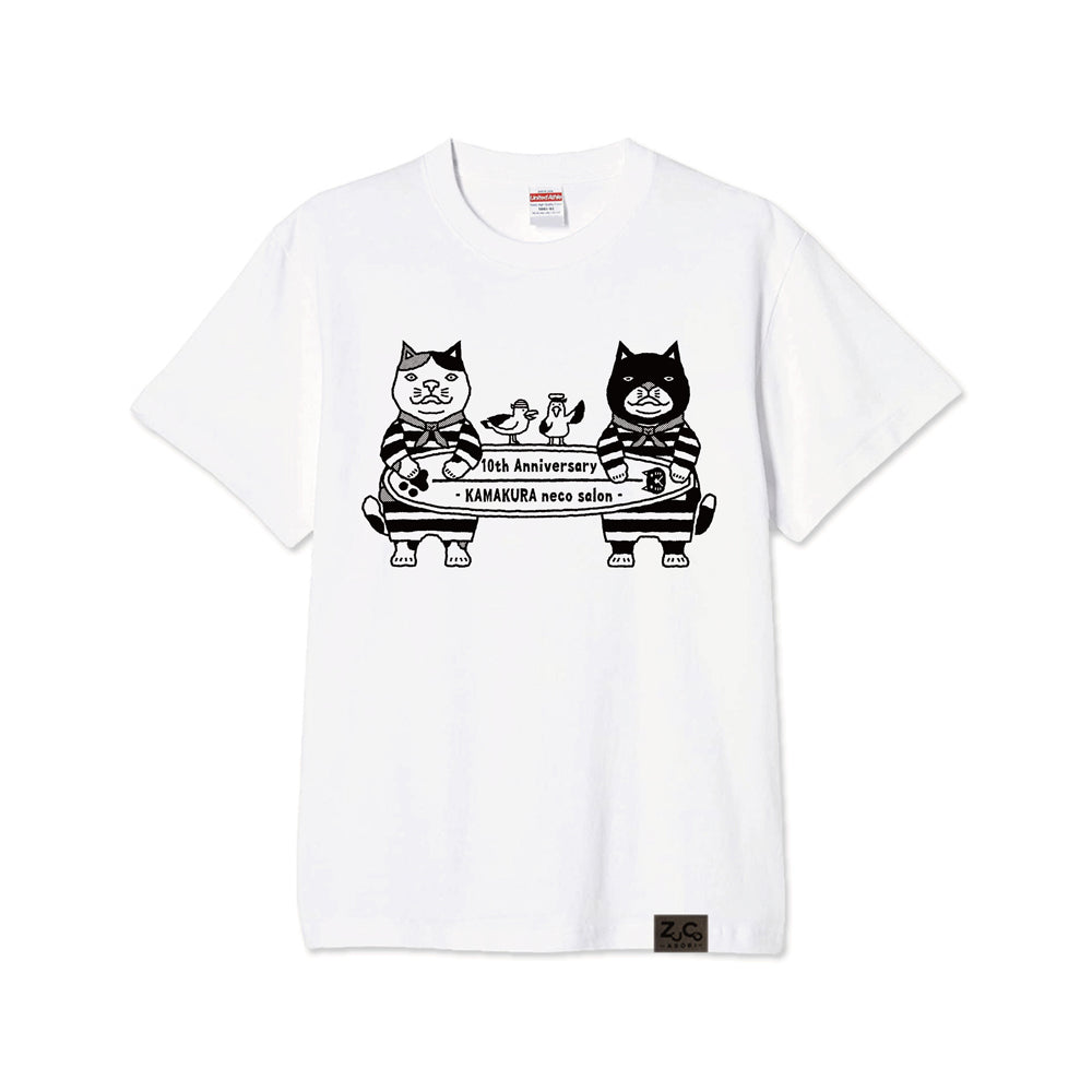 10周年限定！　鎌倉ねこサロン×ZUCO ASOBI  サーフィン ネコおっさんのTシャツ（ホワイト）
