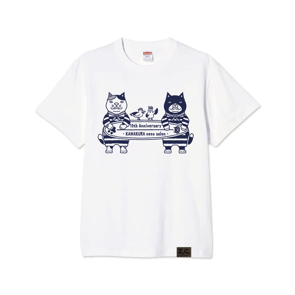 10周年限定！　鎌倉ねこサロン×ZUCO ASOBI  サーフィン ネコおっさんのTシャツ（ホワイト）