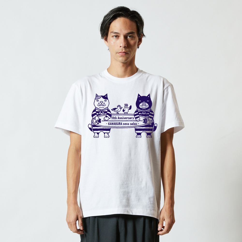10周年限定！　鎌倉ねこサロン×ZUCO ASOBI  サーフィン ネコおっさんのTシャツ（ホワイト）