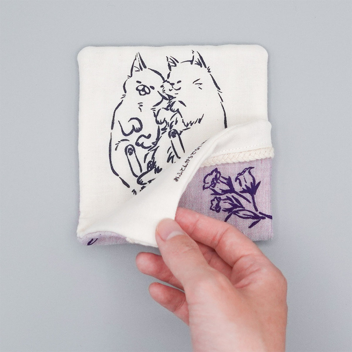 おふとんからでないねこ。 とろける寝顔のにゃんこオーガニックコットンハンカチ【全2色】