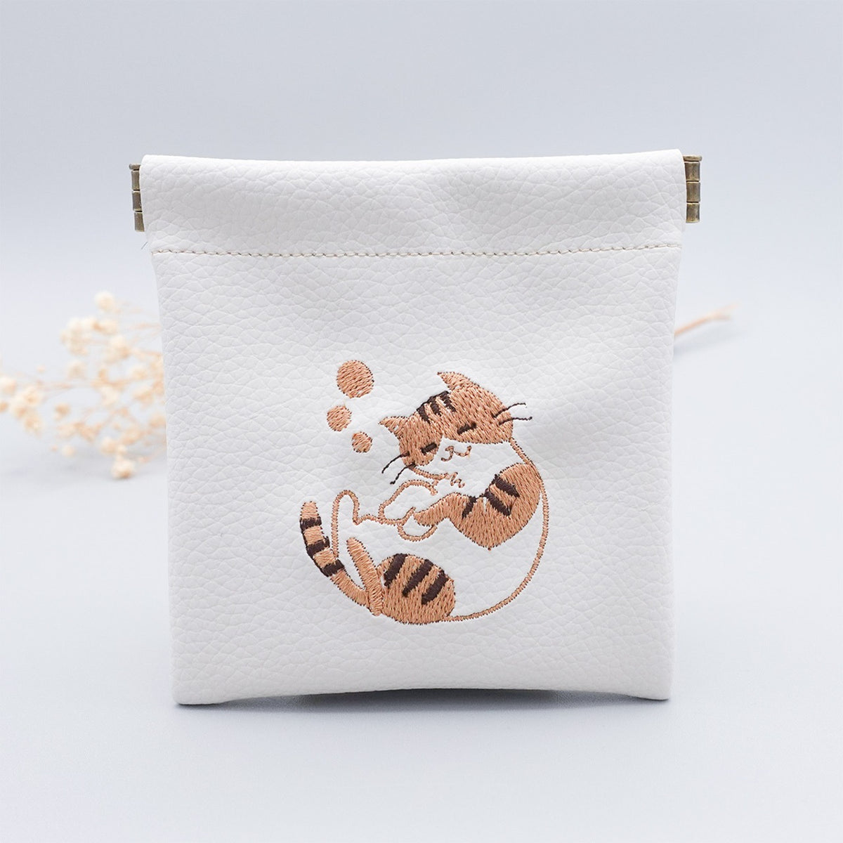 おふとんからでないねこ。 ぐっすりにゃんこの刺繍バネロポーチ【全3色】