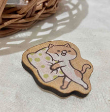 画像をギャラリービューアに読み込む, ★おふとんからでないねこ。　木製いねむりにゃんこマグネット
